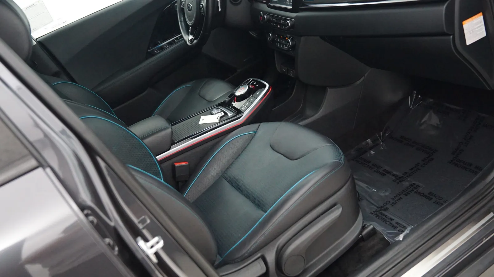 More photos of 2019 Kia Niro EV EX Premium at Auto City, CA