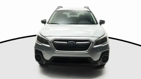 More photos of 2019 Subaru Outback 2.5i at Auto City, CA