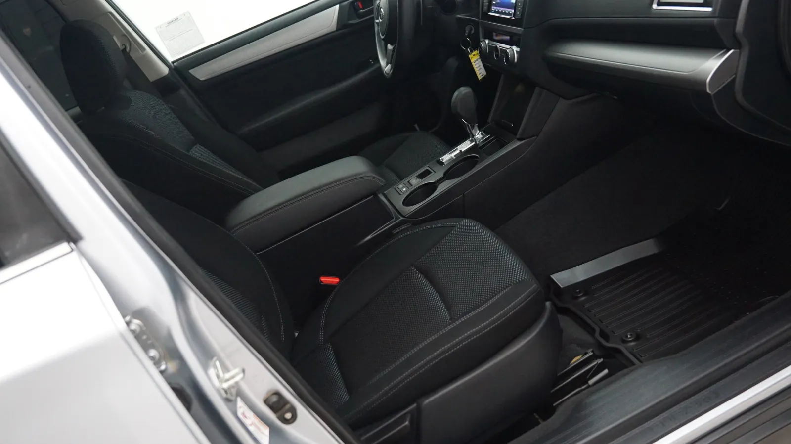 More photos of 2019 Subaru Outback 2.5i at Auto City, CA