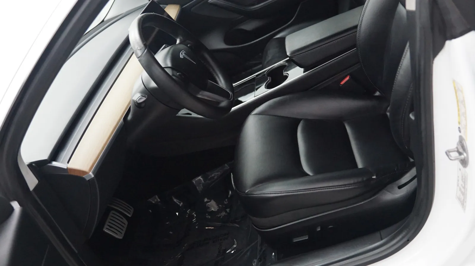 More photos of 2020 Tesla Model 3 Performance at Auto City, CA