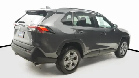 More photos of 2022 Toyota RAV4 Hybrid XLE at Auto City, CA