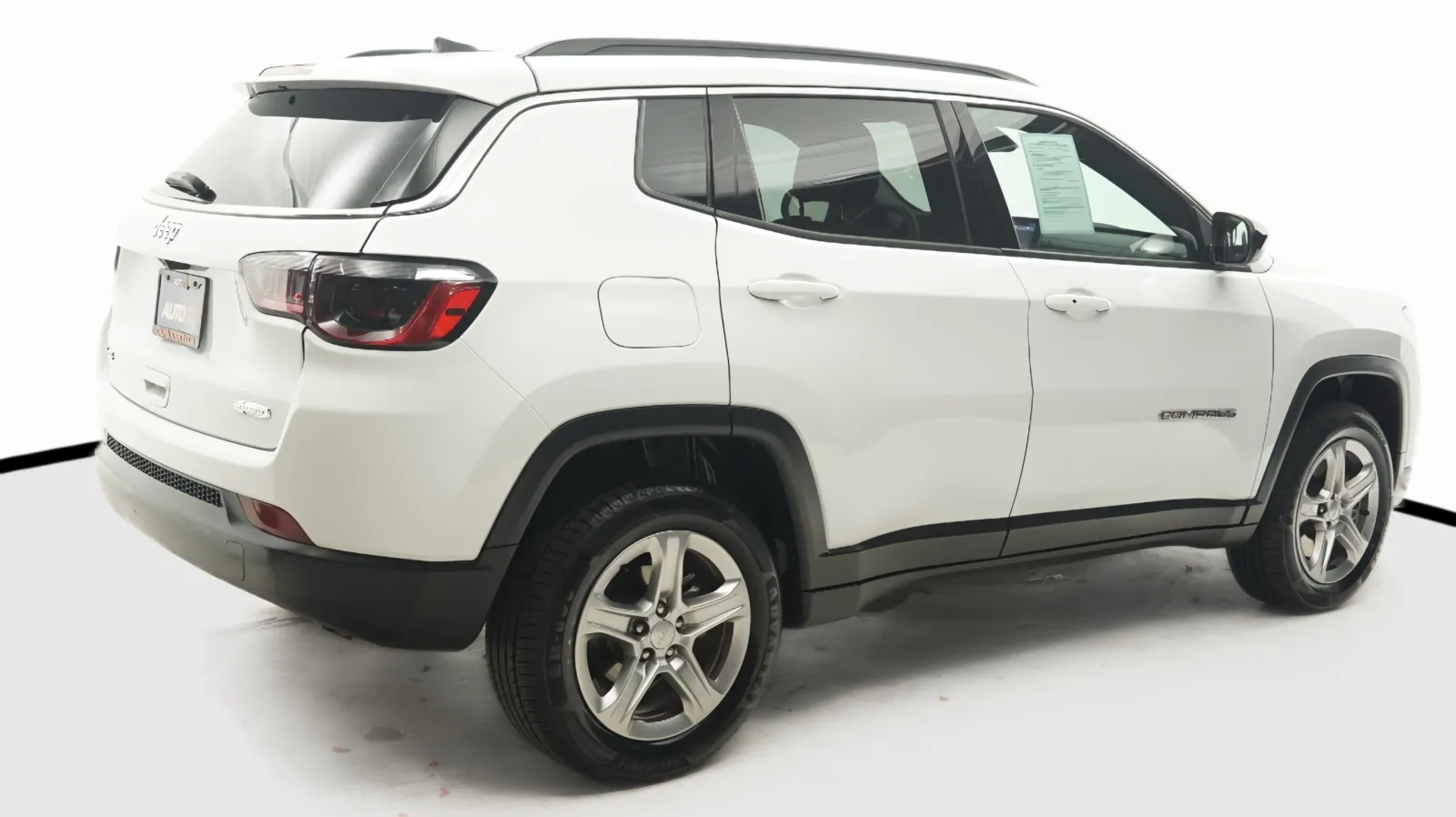 More photos of 2024 Jeep Compass Latitude at Auto City, CA