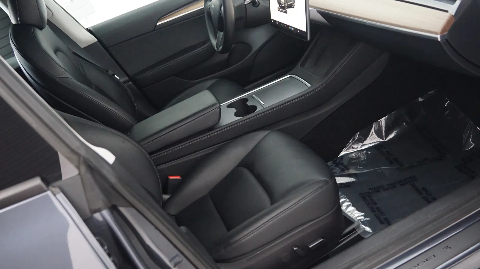 More photos of 2022 Tesla Model 3 at Auto City, CA