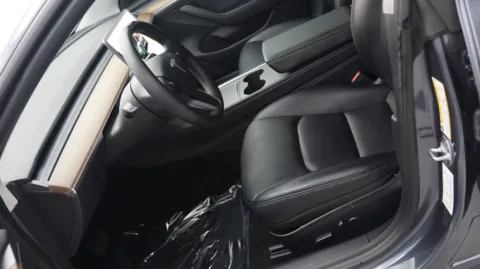 More photos of 2022 Tesla Model 3 at Auto City, CA