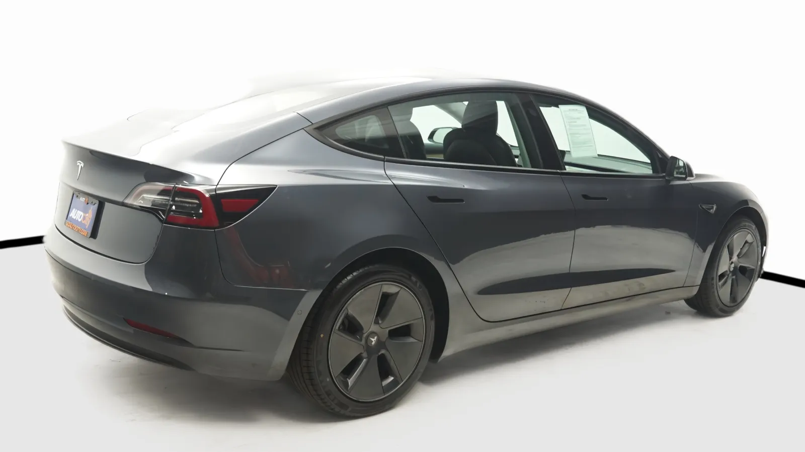 More photos of 2022 Tesla Model 3 at Auto City, CA