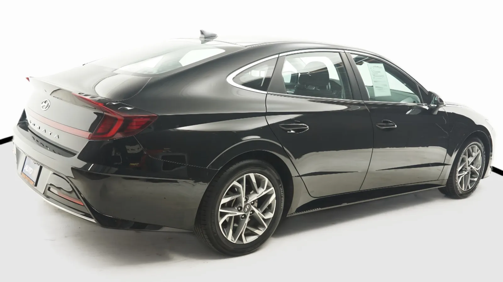 More photos of 2022 Hyundai Sonata Preferred at Auto City, CA