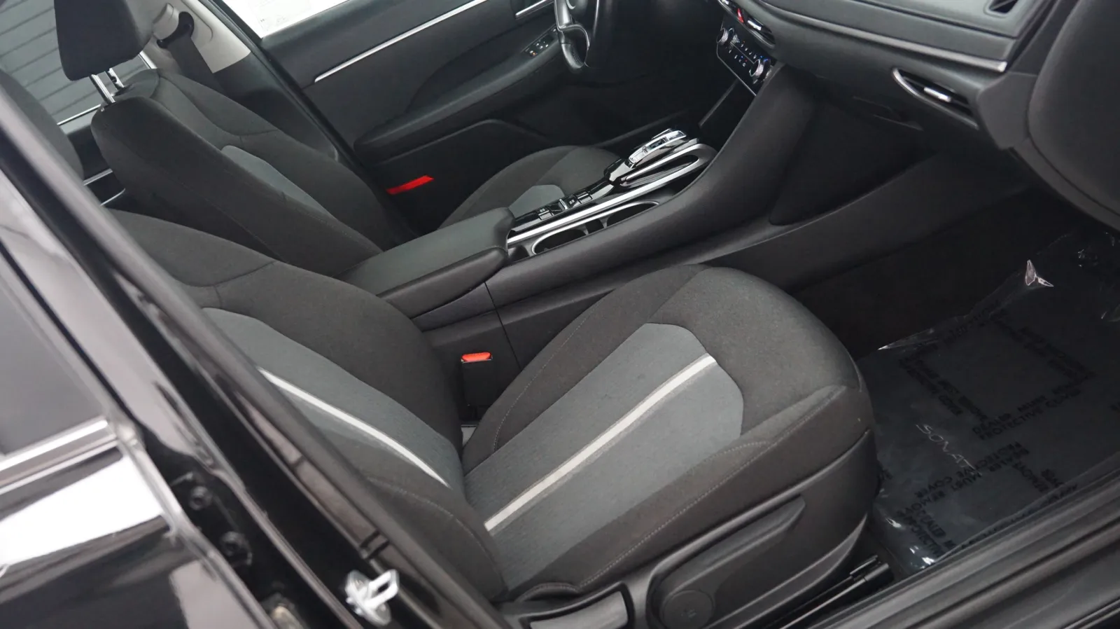 More photos of 2022 Hyundai Sonata Preferred at Auto City, CA