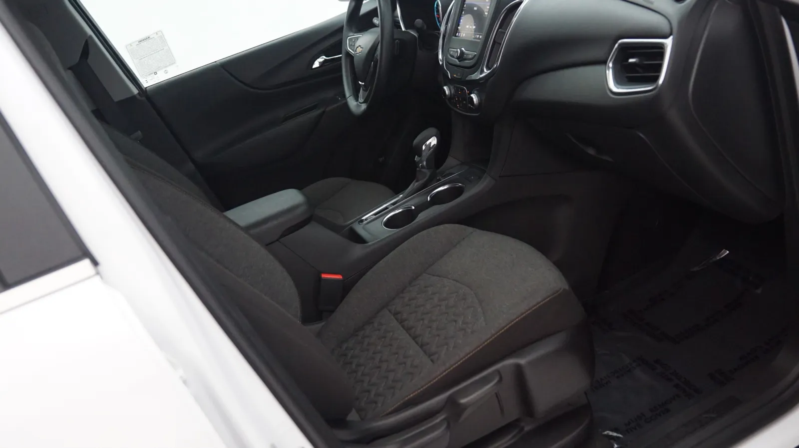 More photos of 2024 Chevrolet Equinox LT at Auto City, CA