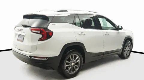 More photos of 2023 GMC Terrain SLT at Auto City, CA