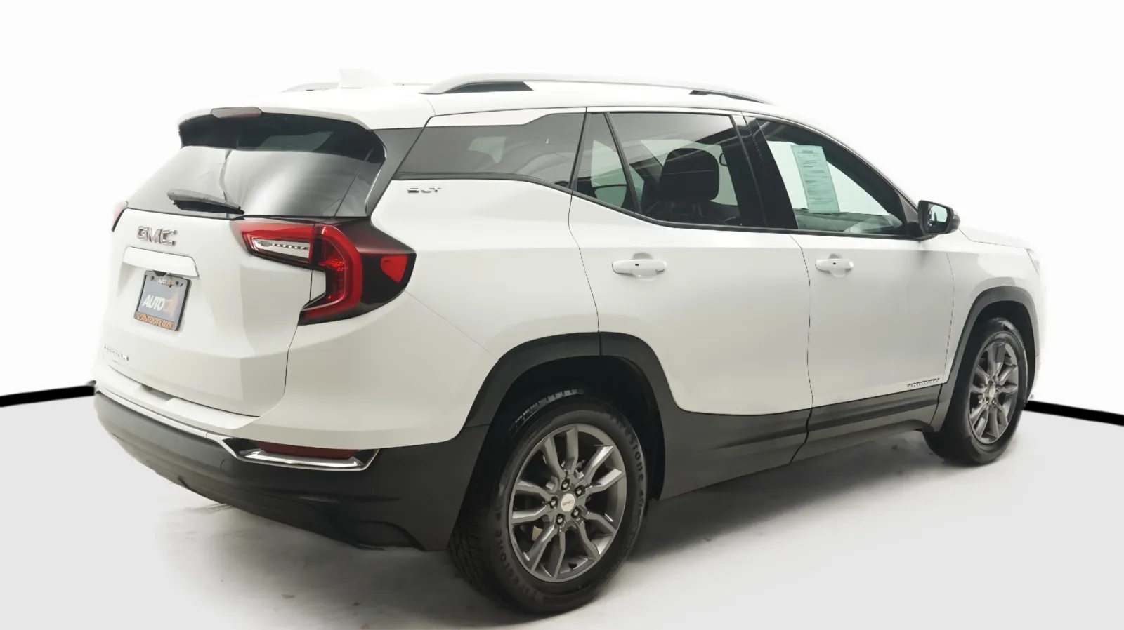 More photos of 2023 GMC Terrain SLT at Auto City, CA