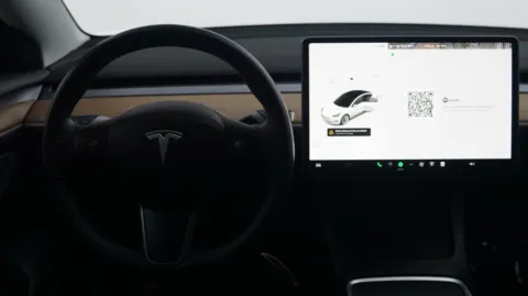 More photos of 2021 Tesla Model 3 Standard Range Plus at Auto City, CA