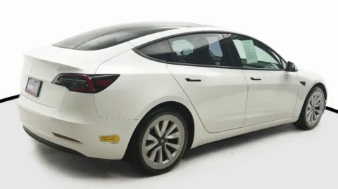 More photos of 2021 Tesla Model 3 Standard Range Plus at Auto City, CA