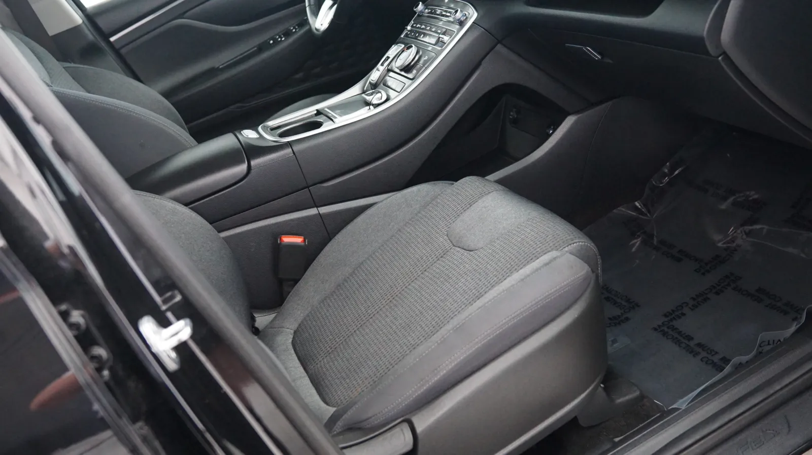 More photos of 2023 Hyundai Santa Fe SEL at Auto City, CA