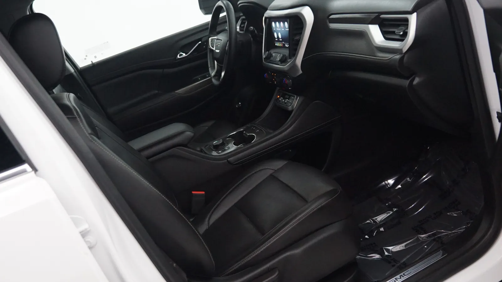 More photos of 2023 GMC Acadia SLT at Auto City, CA