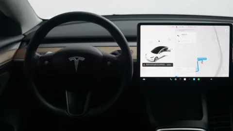 More photos of 2021 Tesla Model 3 Standard Range Plus at Auto City, CA