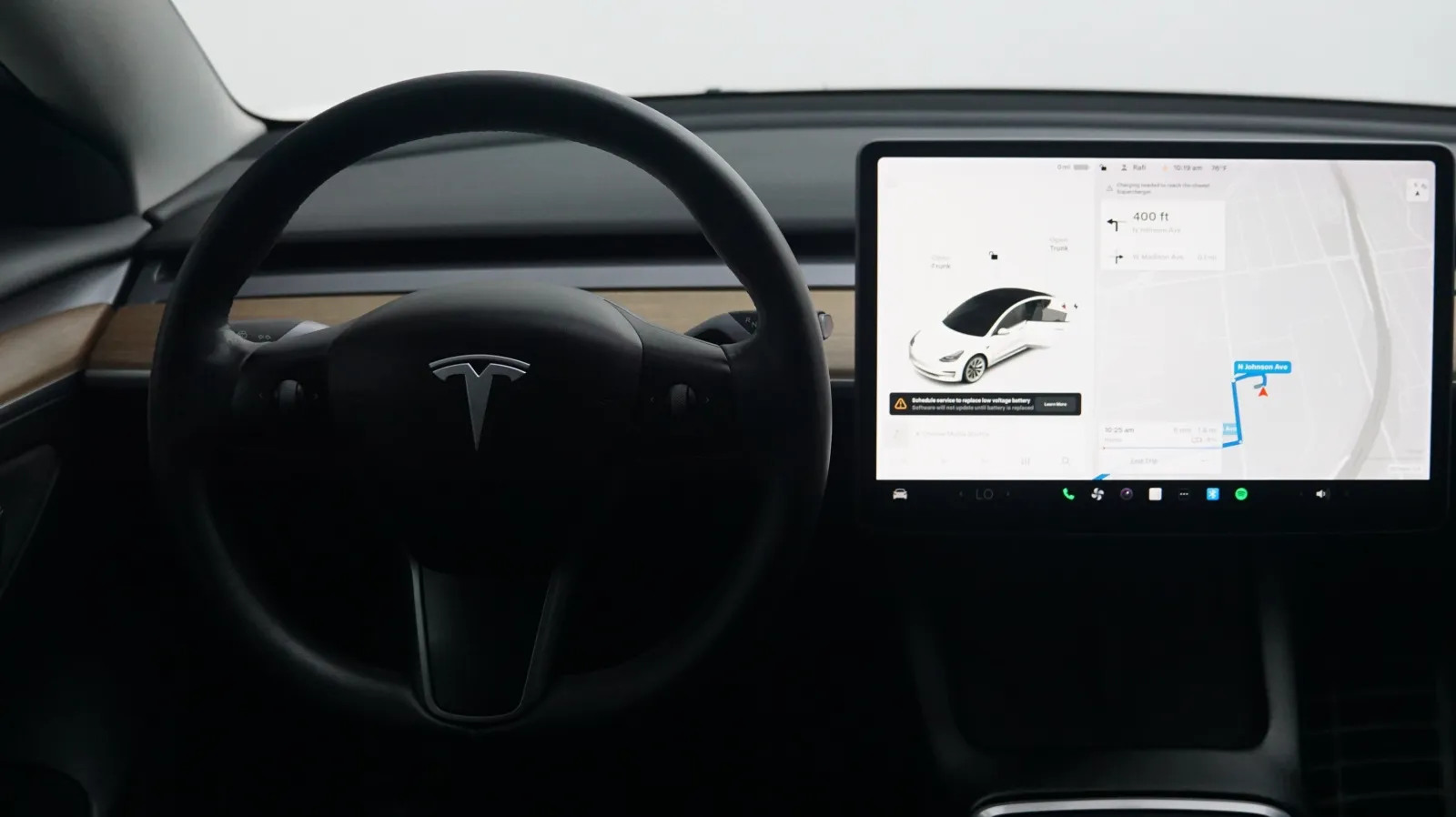 More photos of 2021 Tesla Model 3 Standard Range Plus at Auto City, CA