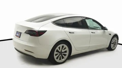 More photos of 2021 Tesla Model 3 Standard Range Plus at Auto City, CA