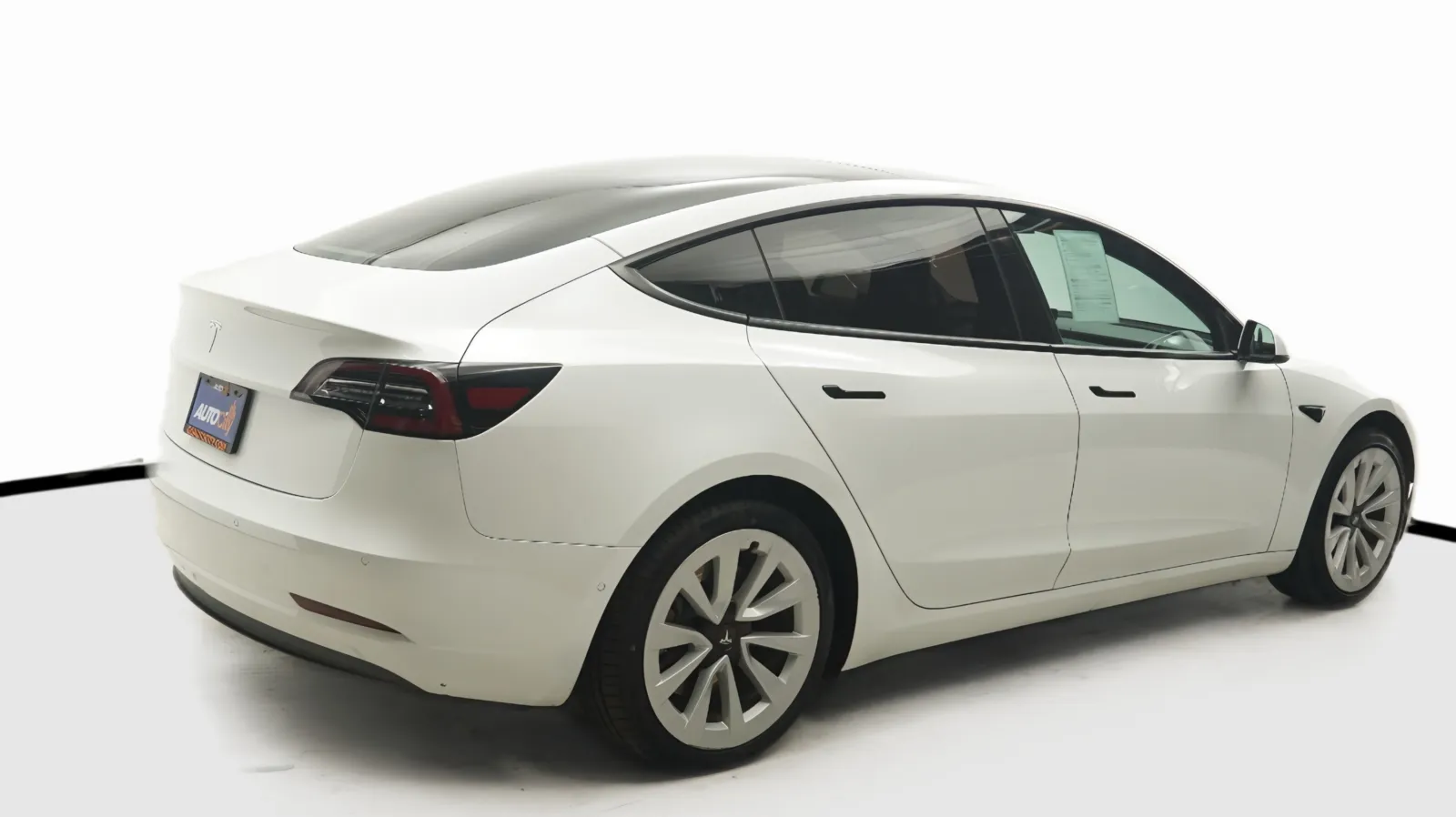 More photos of 2021 Tesla Model 3 Standard Range Plus at Auto City, CA