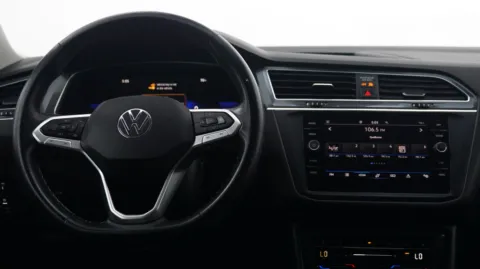 More photos of 2022 Volkswagen Tiguan SE at Auto City, CA
