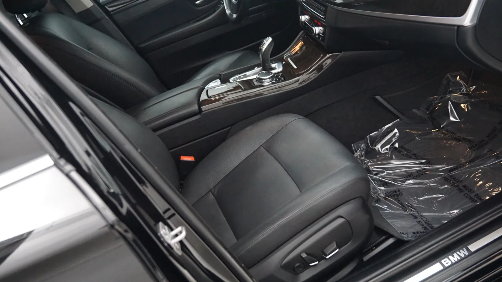 More photos of 2016 BMW 5-Series 528i at Auto City, CA
