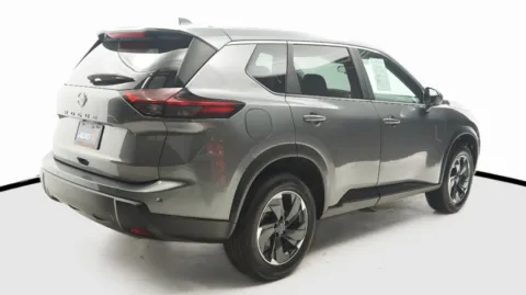 More photos of 2024 Nissan Rogue SV at Auto City, CA