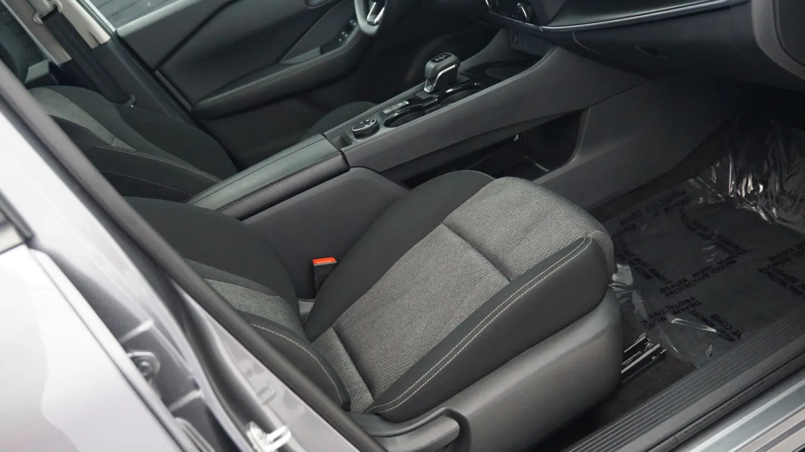 More photos of 2024 Nissan Rogue SV at Auto City, CA