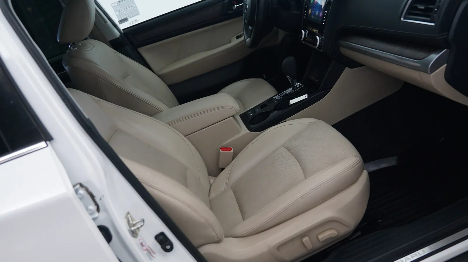 More photos of 2019 Subaru Outback Limited at Auto City, CA