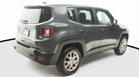 More photos of 2023 Jeep Renegade Latitude at Auto City, CA
