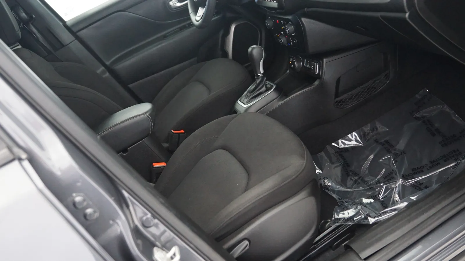 More photos of 2023 Jeep Renegade Latitude at Auto City, CA