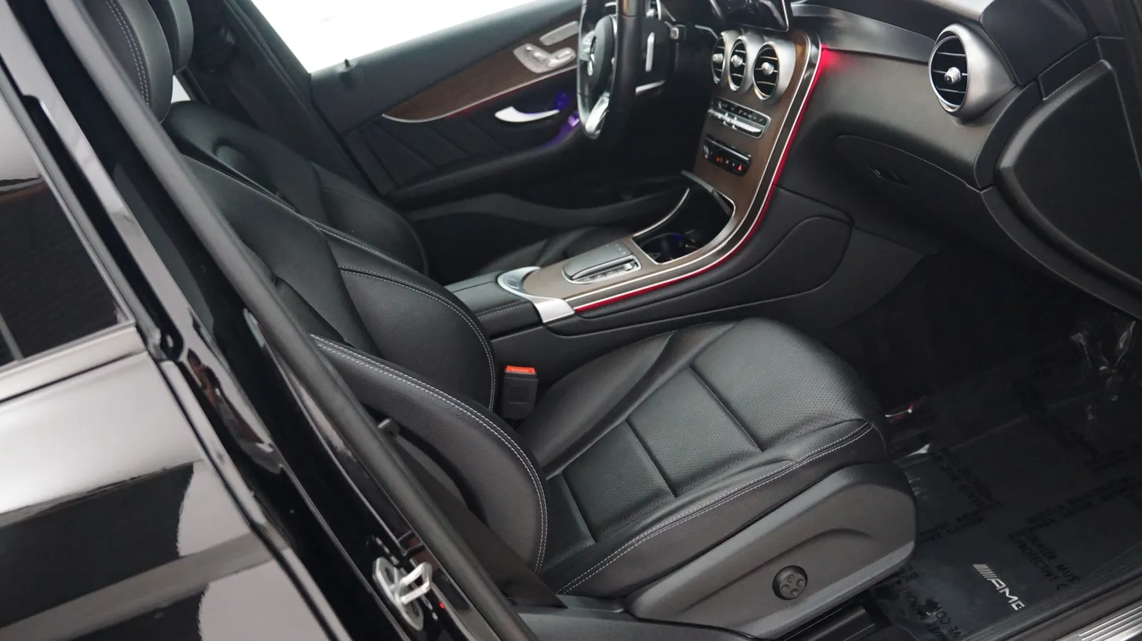 More photos of 2022 Mercedes-Benz GLC 300 at Auto City, CA