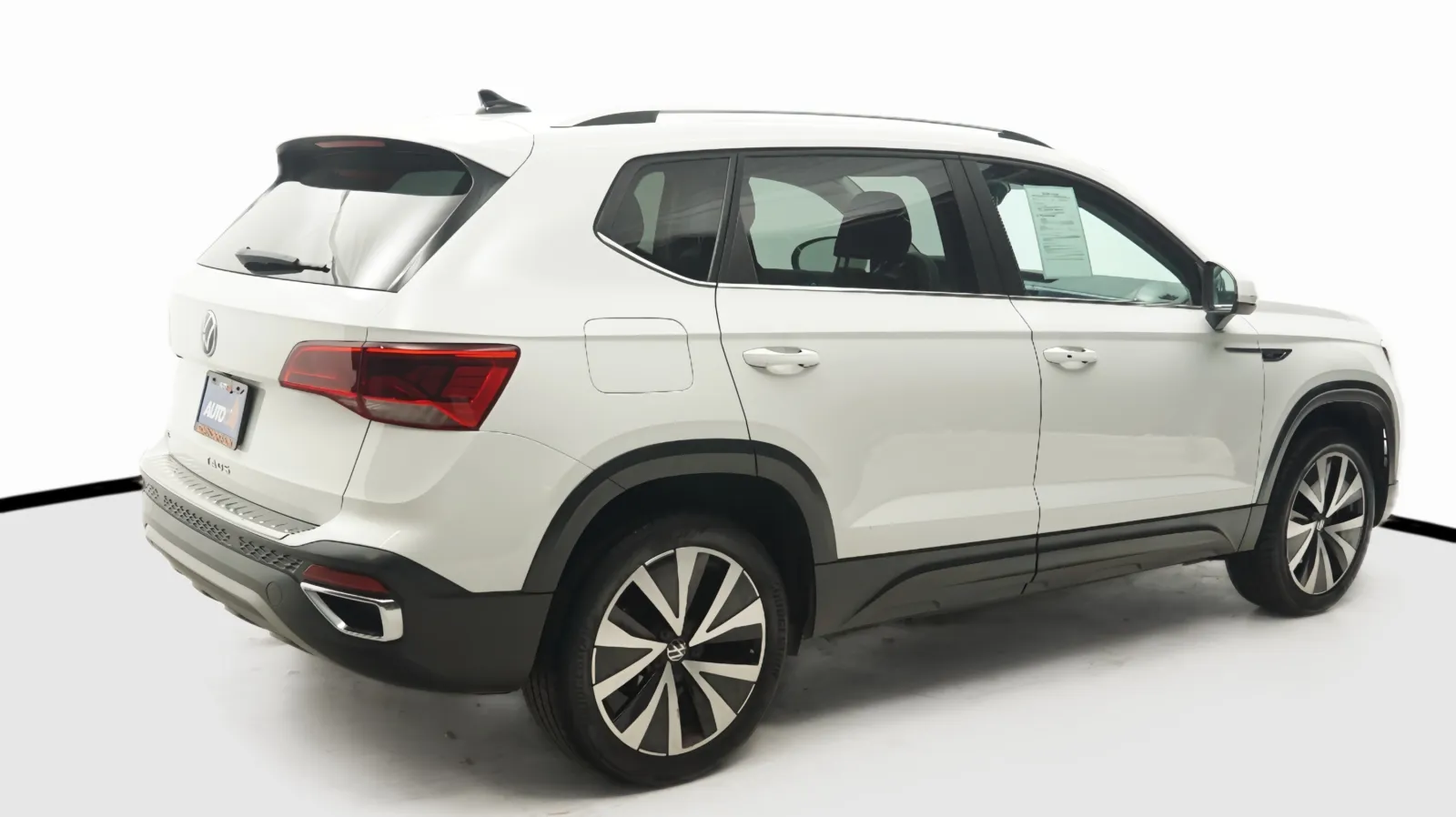 More photos of 2023 Volkswagen Taos SE at Auto City, CA