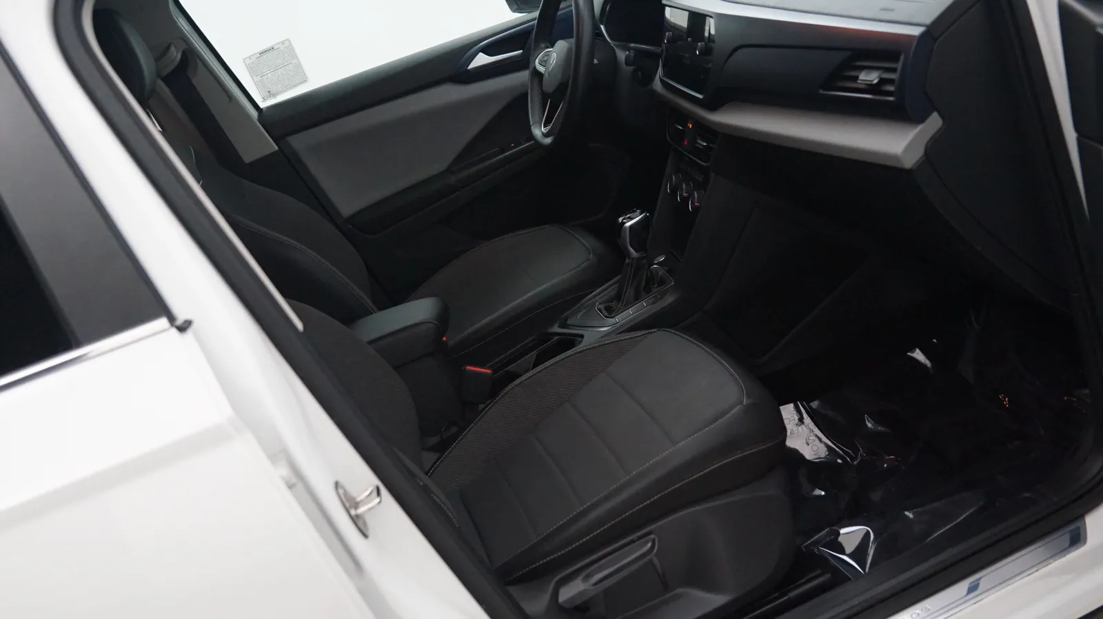 More photos of 2023 Volkswagen Taos SE at Auto City, CA