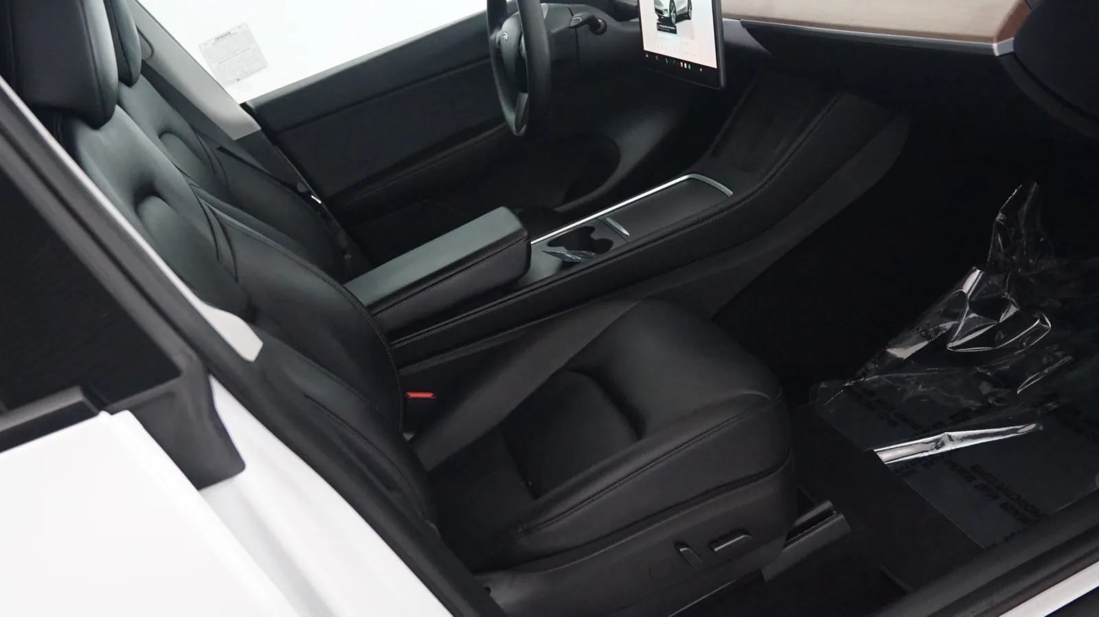 More photos of 2022 Tesla Model Y Long Range at Auto City, CA