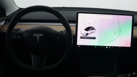 More photos of 2022 Tesla Model 3 Long Range at Auto City, CA