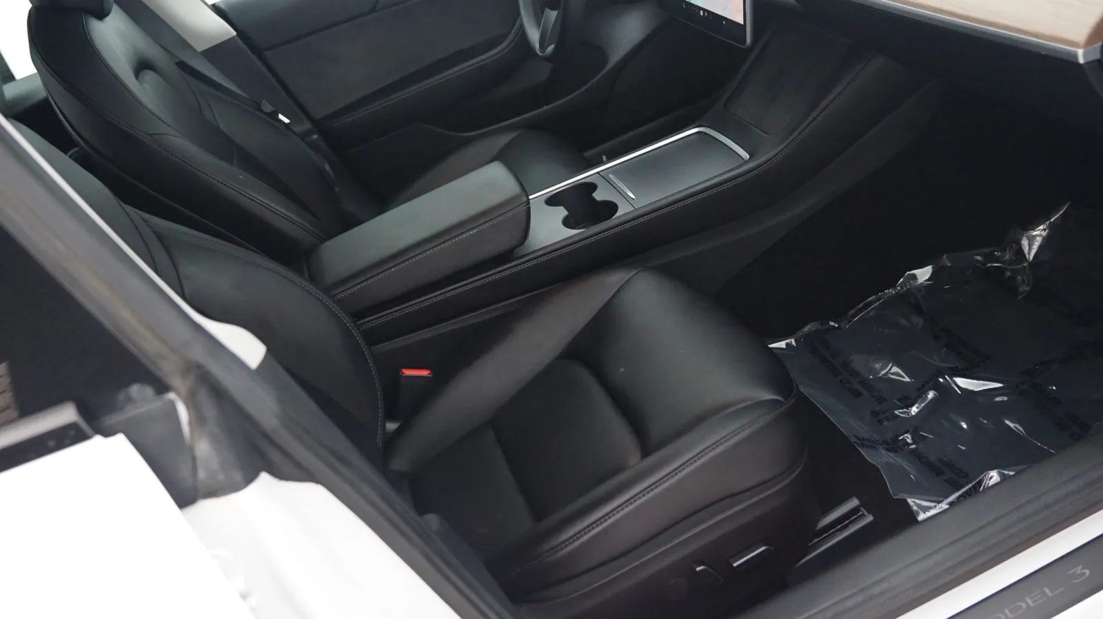 More photos of 2022 Tesla Model 3 Long Range at Auto City, CA
