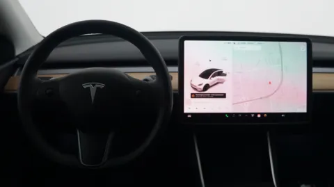 More photos of 2021 Tesla Model Y Long Range at Auto City, CA