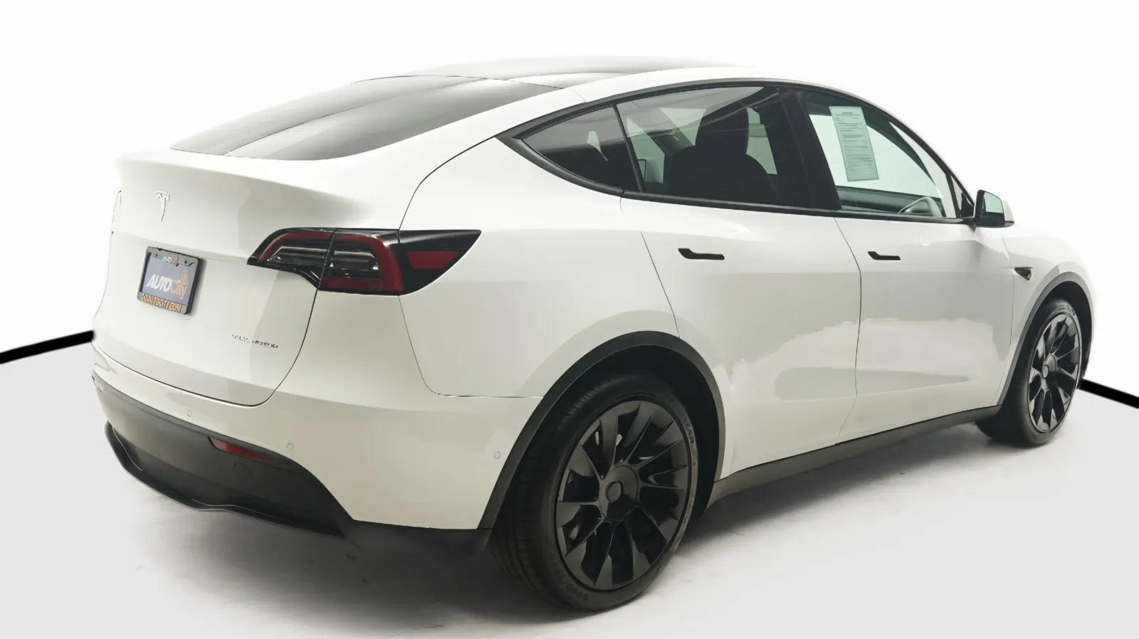More photos of 2021 Tesla Model Y Long Range at Auto City, CA