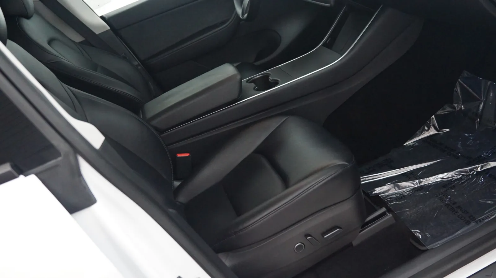 More photos of 2021 Tesla Model Y Long Range at Auto City, CA
