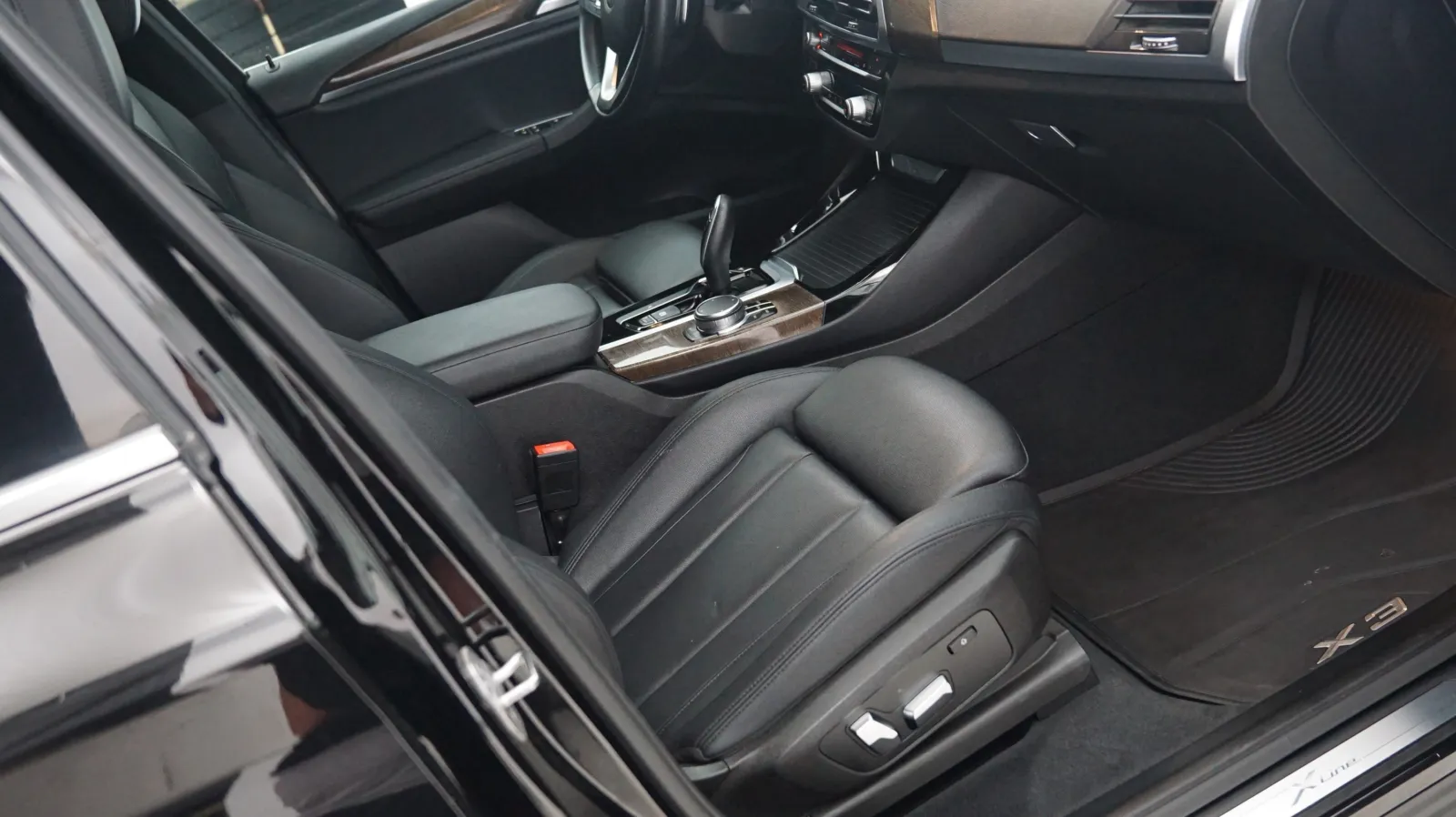 More photos of 2019 BMW X3 sDrive30i at Auto City, CA