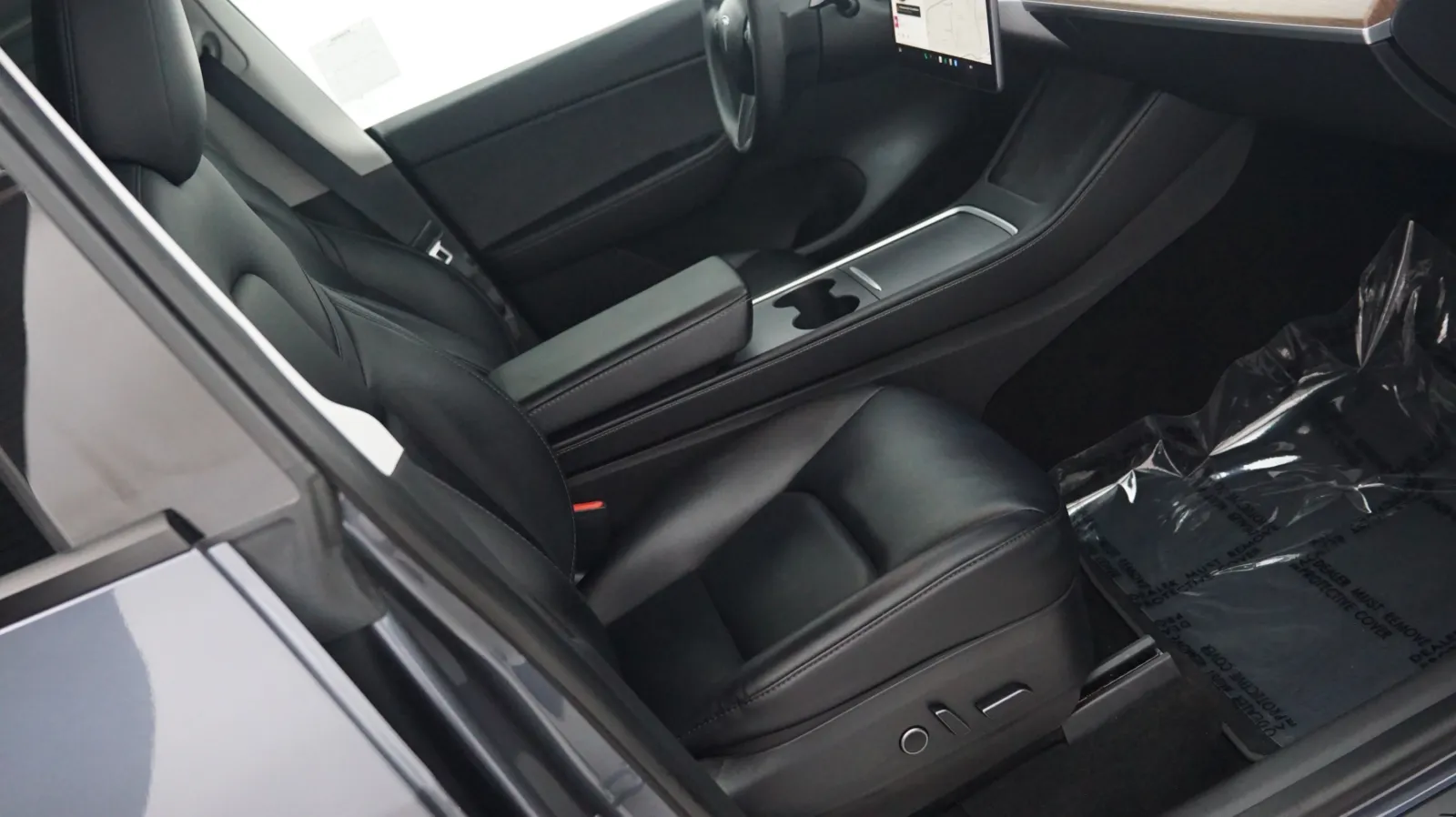 More photos of 2021 Tesla Model Y Standard Range at Auto City, CA