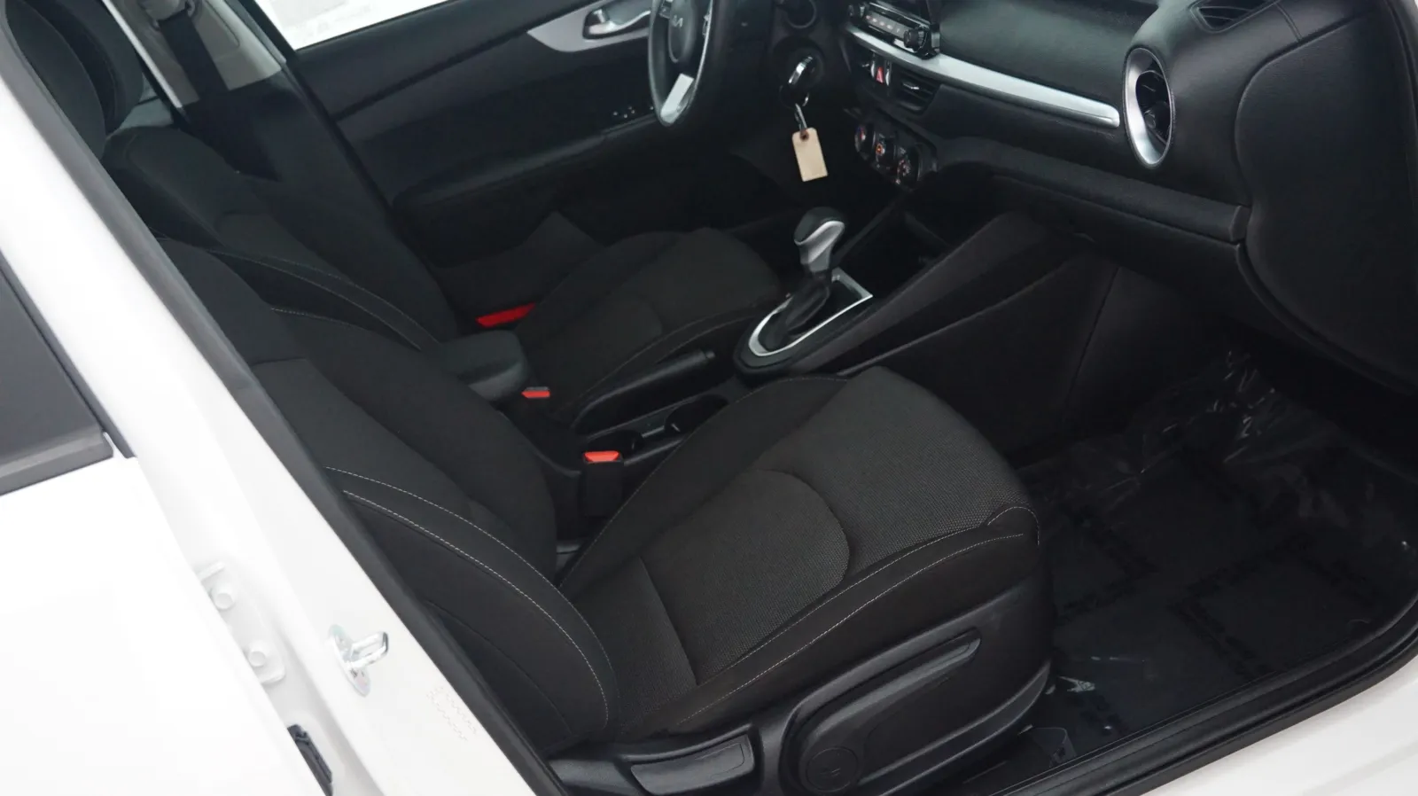 More photos of 2024 Kia Forte LXS at Auto City, CA