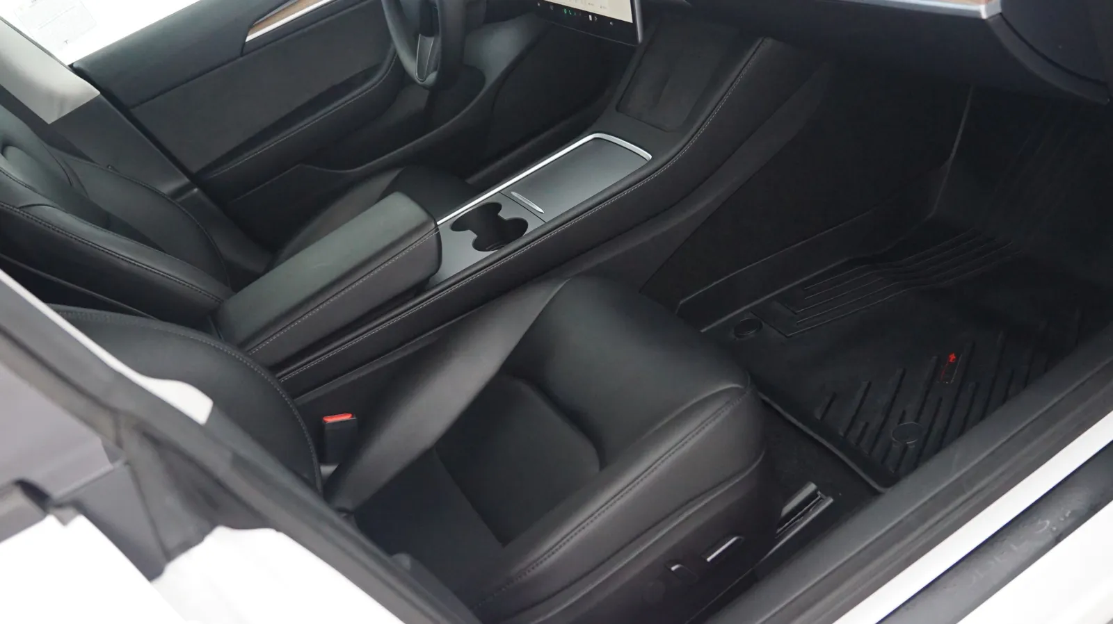 More photos of 2023 Tesla Model 3 at Auto City, CA