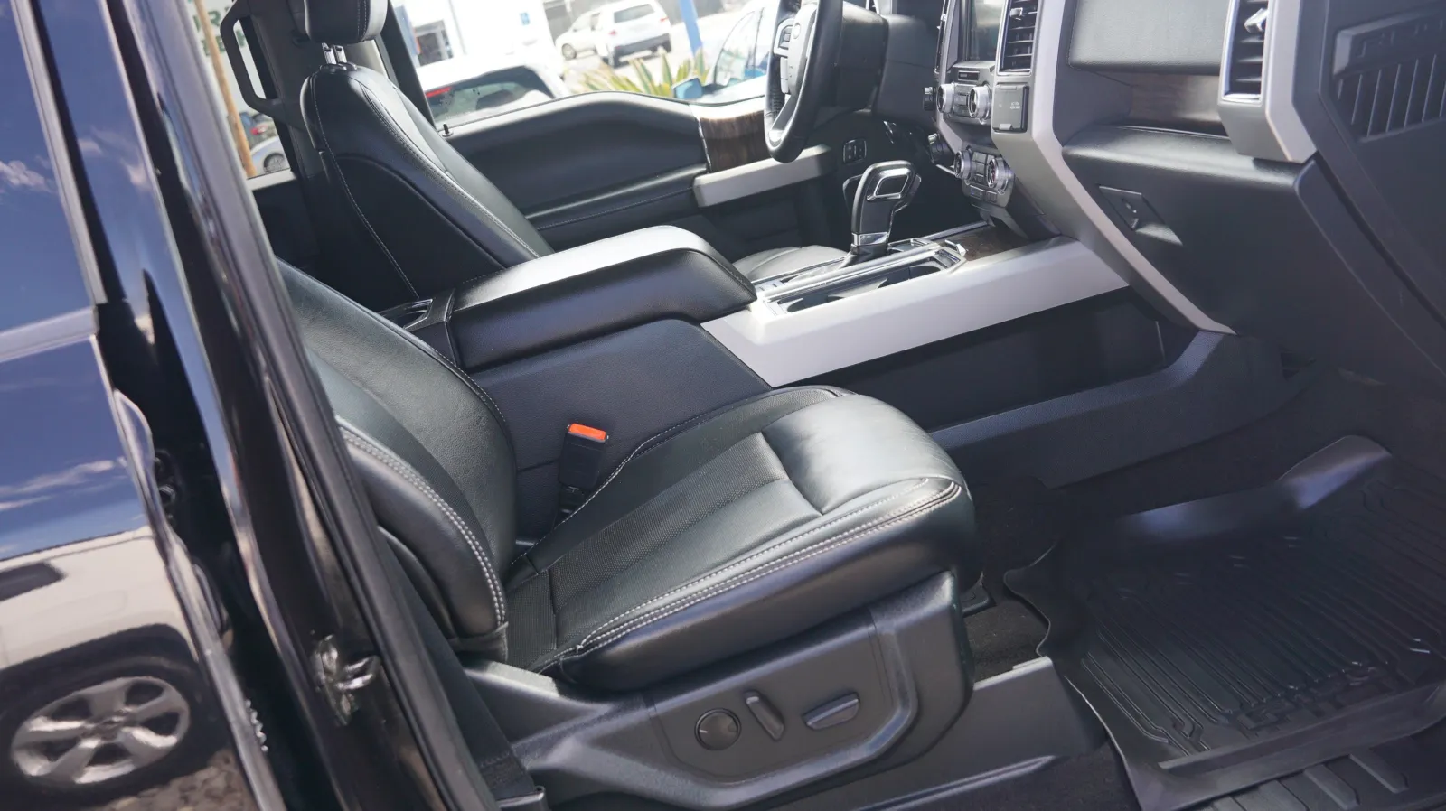 More photos of 2020 Ford F-150 LARIAT at Auto City, CA
