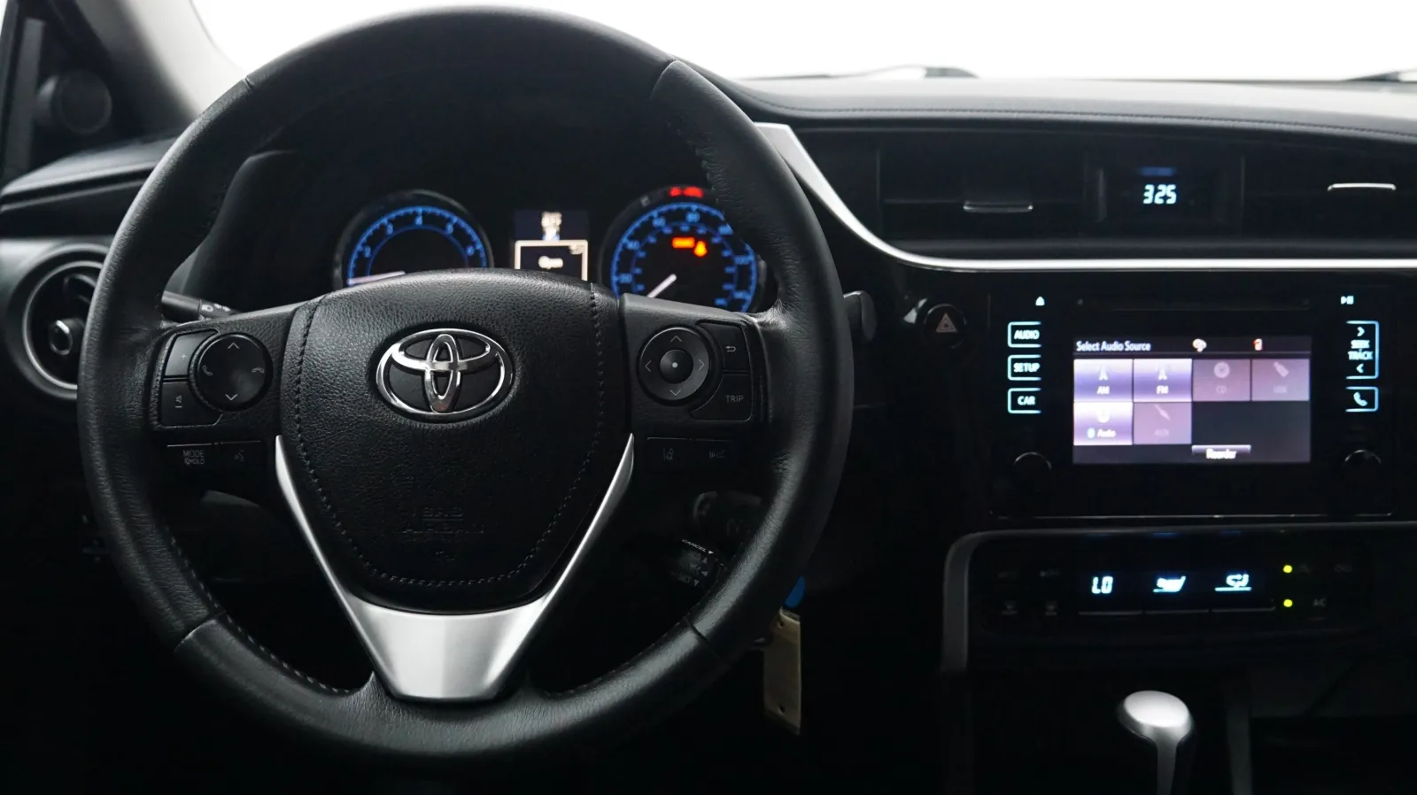 More photos of 2018 Toyota Corolla XSE at Auto City, CA