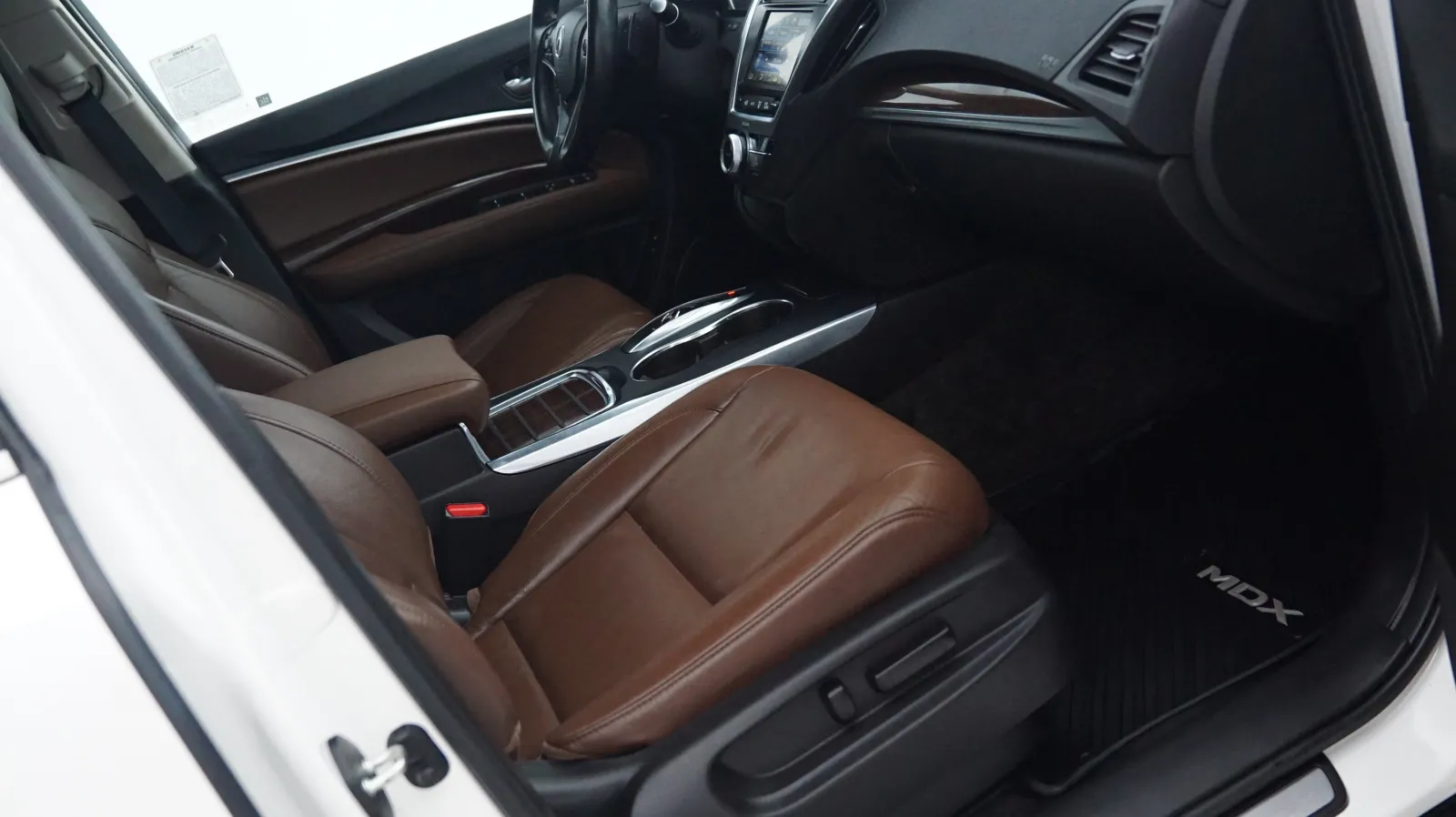 More photos of 2017 Acura MDX w/Technology Pkg at Auto City, CA