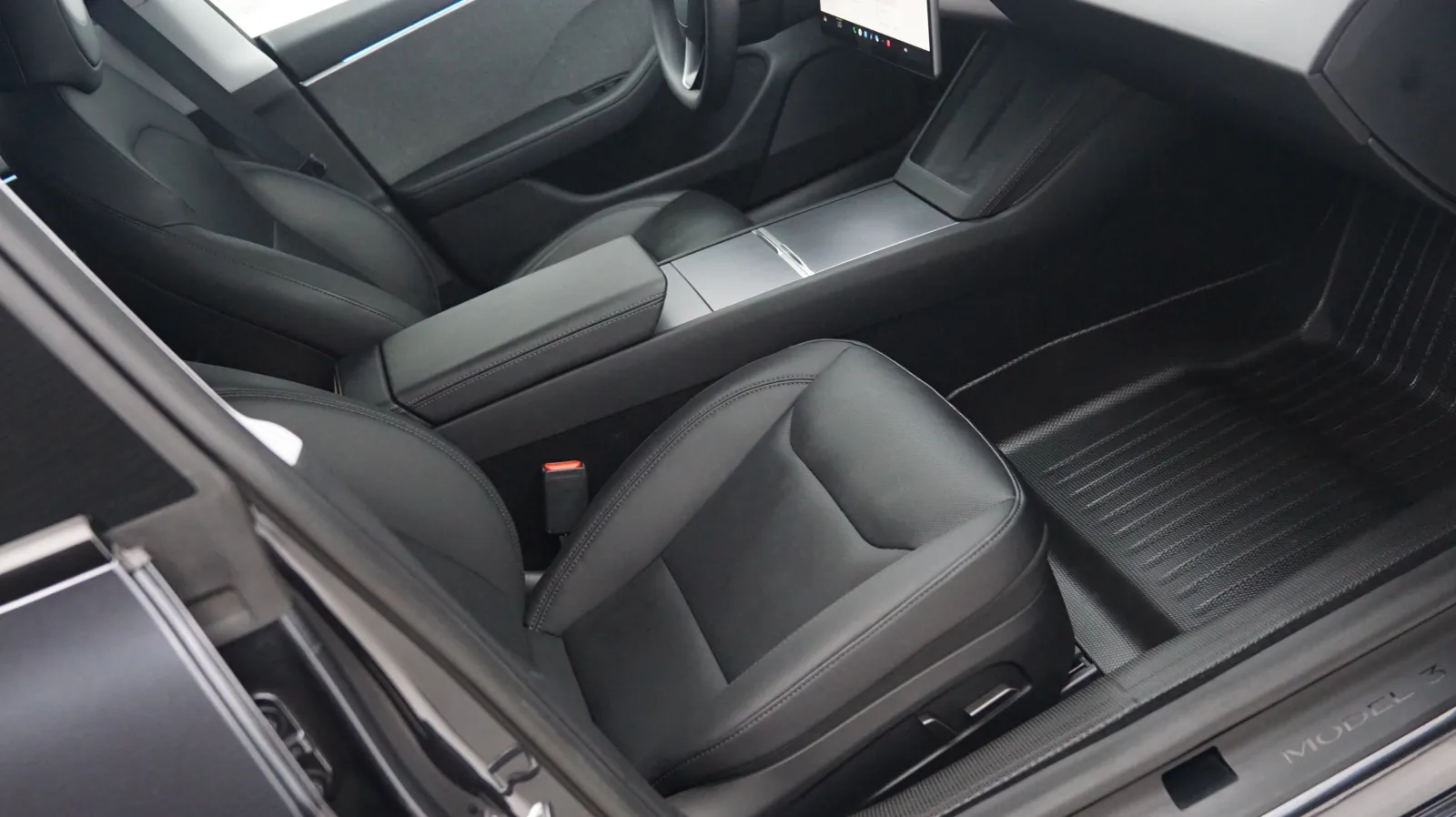 More photos of 2025 Tesla Model 3 Long Range at Auto City, CA