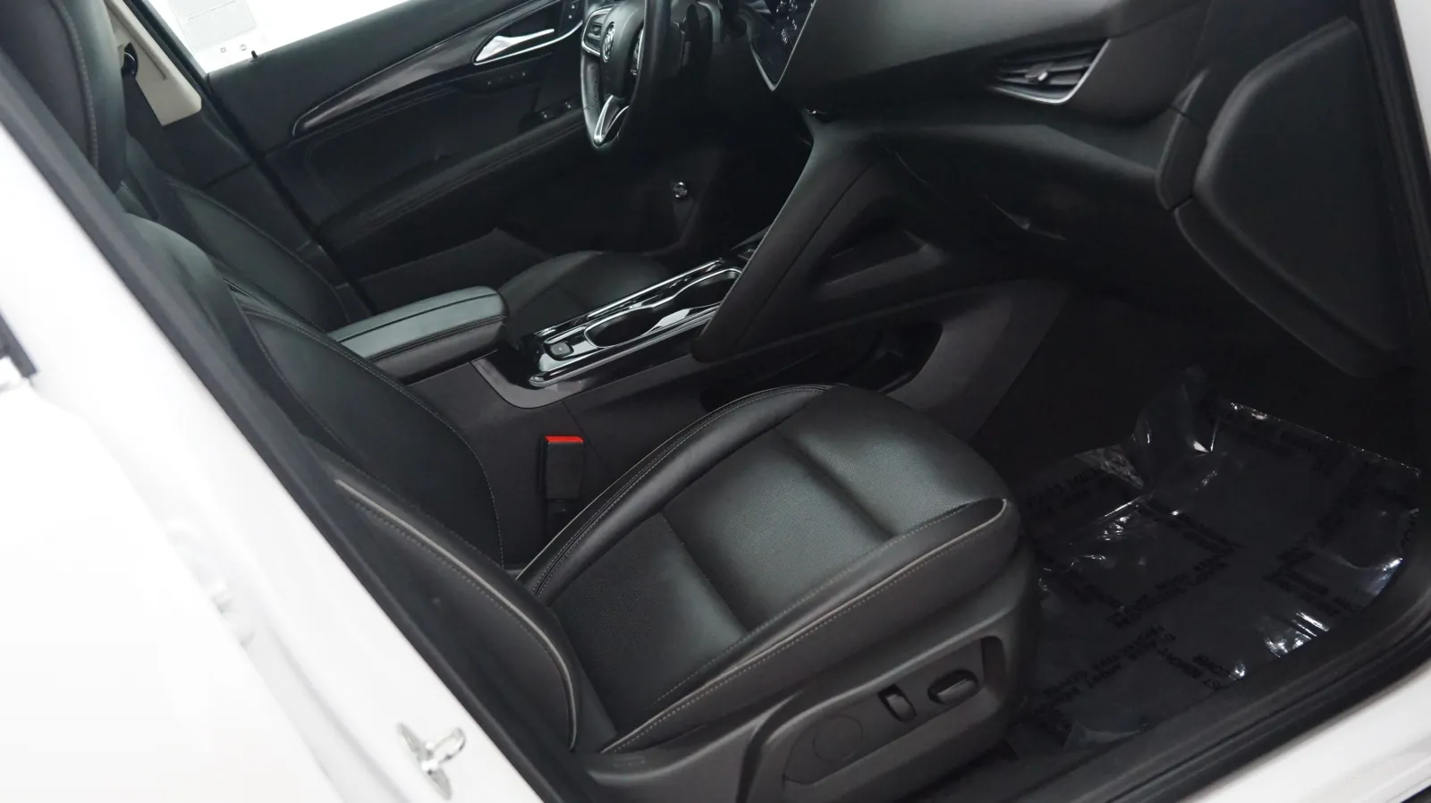More photos of 2023 Buick Envision Essence at Auto City, CA