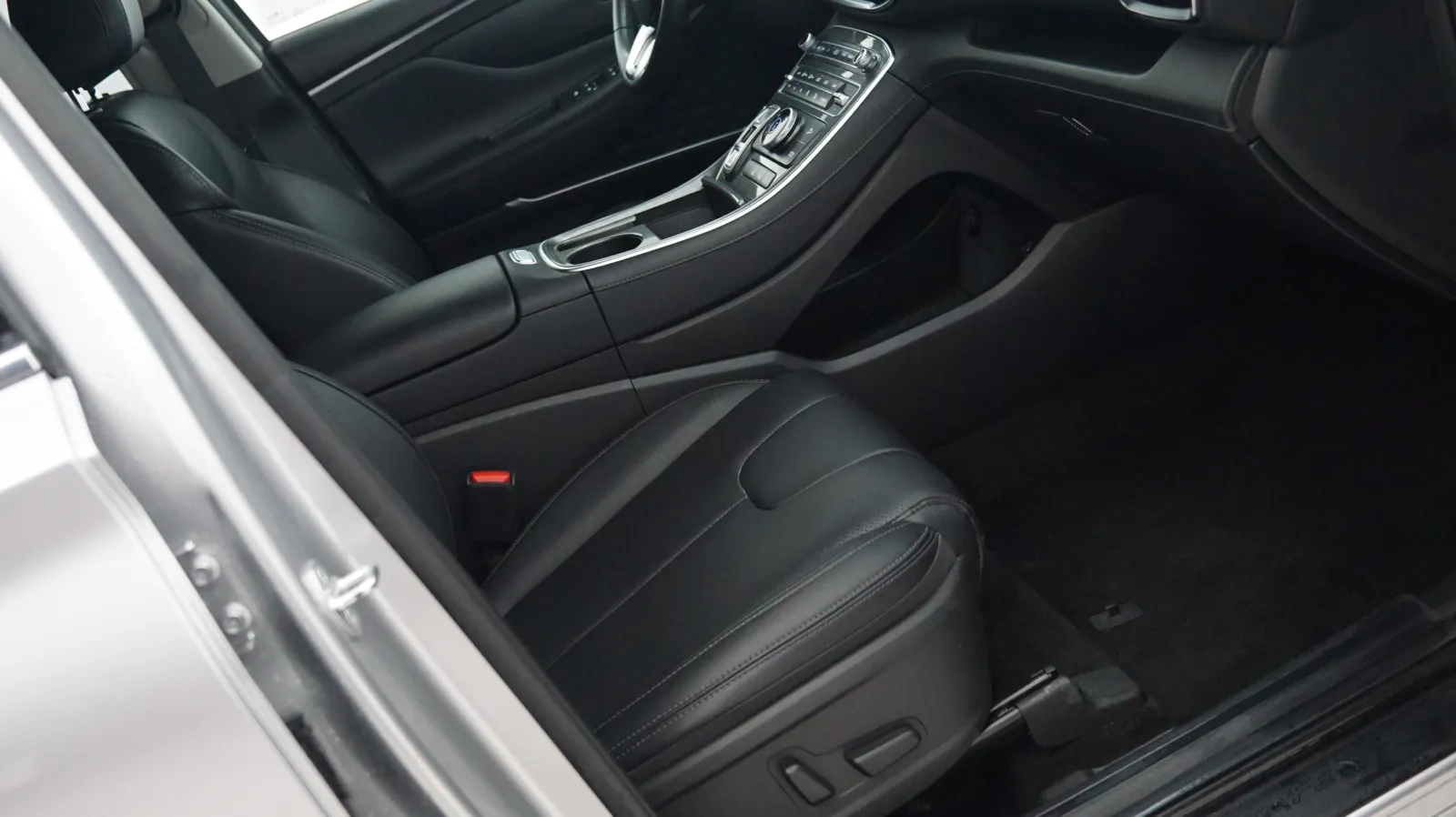 More photos of 2023 Hyundai Santa Fe SEL at Auto City, CA
