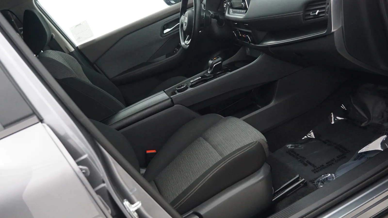 More photos of 2023 Nissan Rogue SV at Auto City, CA