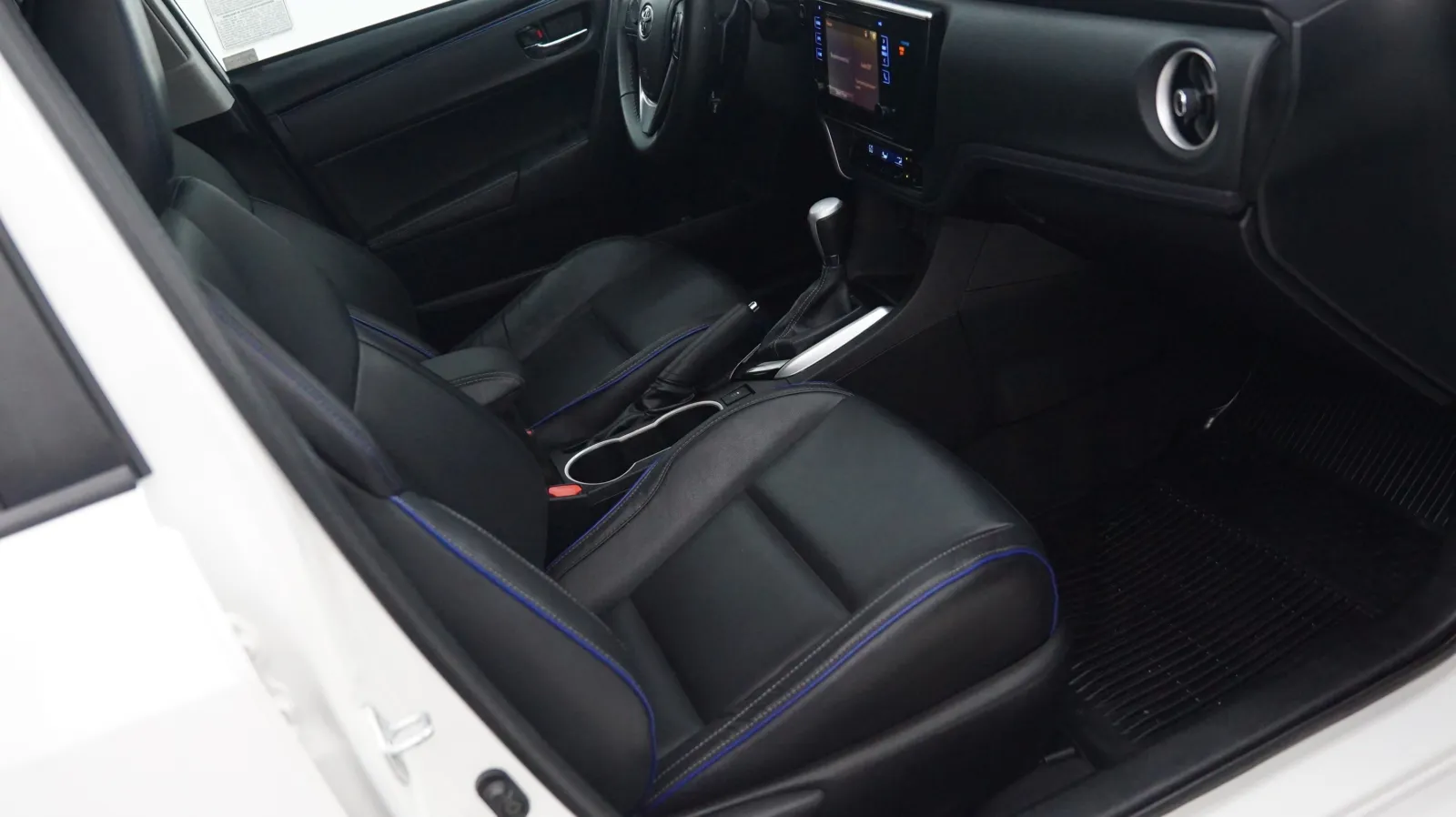More photos of 2018 Toyota Corolla L at Auto City, CA